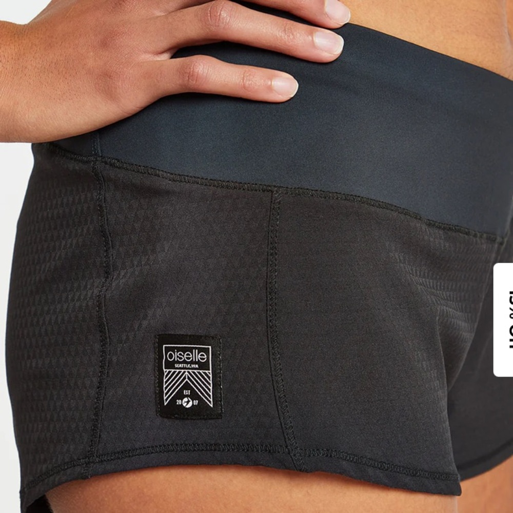 Oiselle Mac Roga Shorts in black size 4